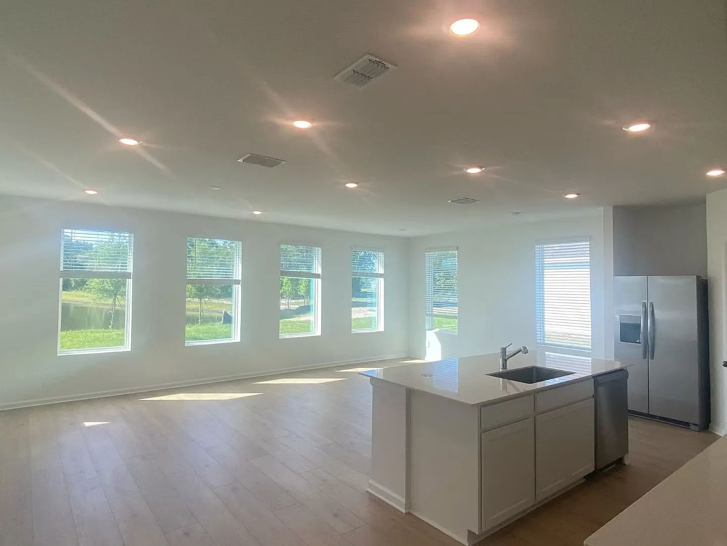 4 bed, 1985 sqft, $2,200 — Photo 3