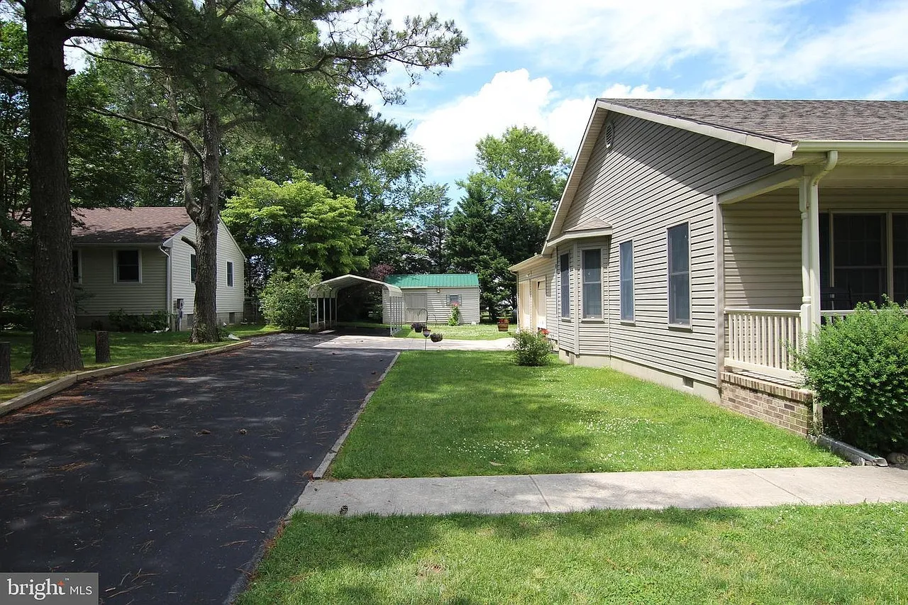 3 bed, 1628 sqft, $2,400 — Photo 3