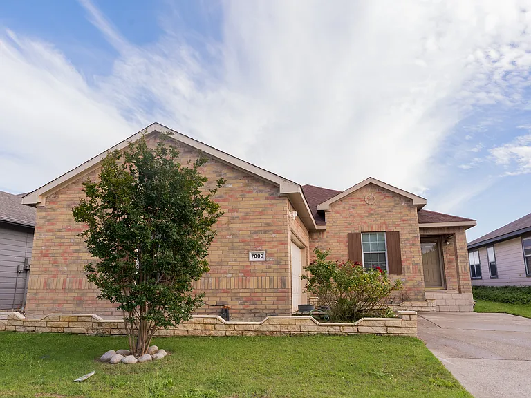 7009 Bountiful Grove Dr — Photo 1