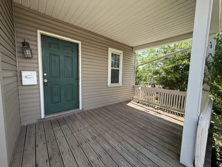 1518 Woodland Ave NW — Photo 2