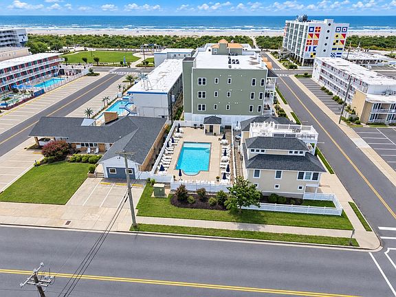 3rd image of 407 E Palm Rd Unit 205