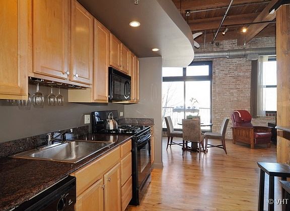 5th image of 612 N Oakley Blvd APT 215
