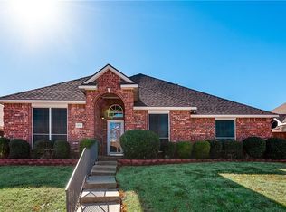 1930 Woodglen Dr, Mesquite, TX 75149