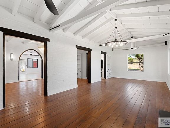4th image of 37 Poinsettia Pl
