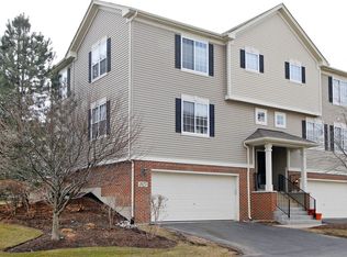 1927 Indian Hill Ln, Aurora, IL 60503