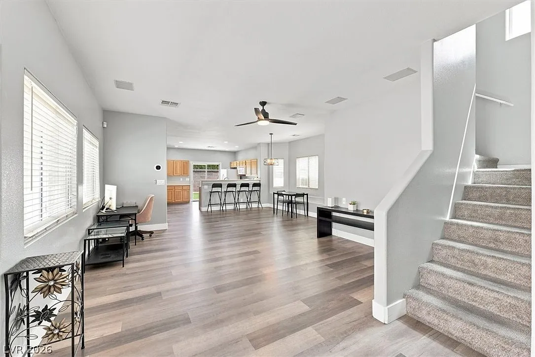 5 bed, 3.0 bath, 2404 sqft, $2,700 — Photo 2