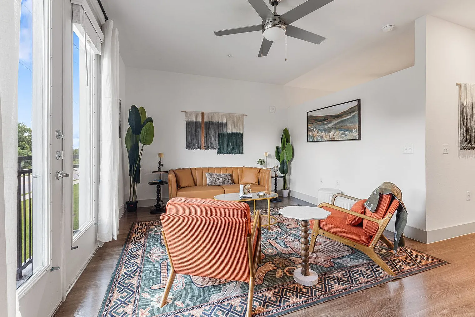 1 bed, 1.0 bath, 613 sqft, $2,370 — Photo 2