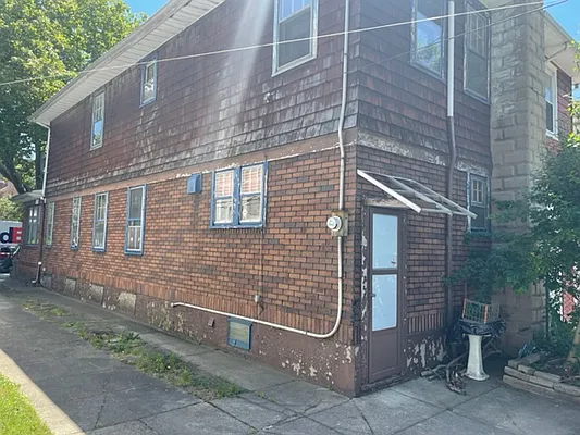 Sold by REMAX Elite | media 4