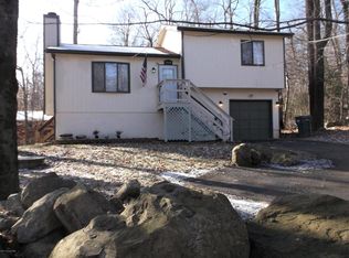 9864 Deerwood Dr, Tobyhanna, PA