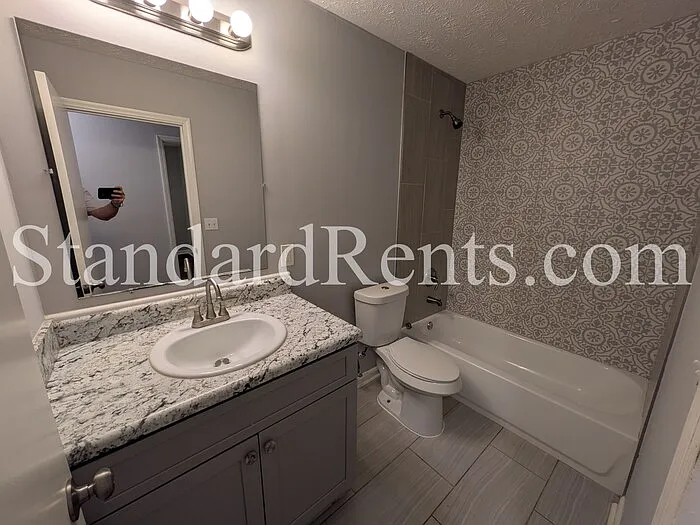 8121 Winewood Way — Photo 20