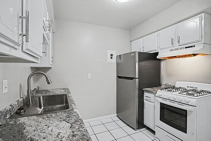 1st image of 514 N Berkley St #516