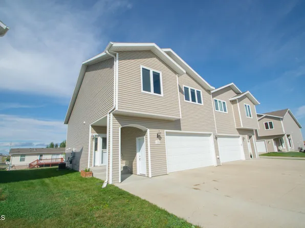1730 Calgary Loop, Bismarck, ND 58503