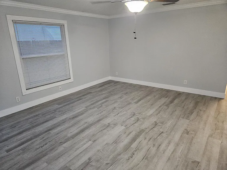 6420 N Dixie Hwy — Photo 3