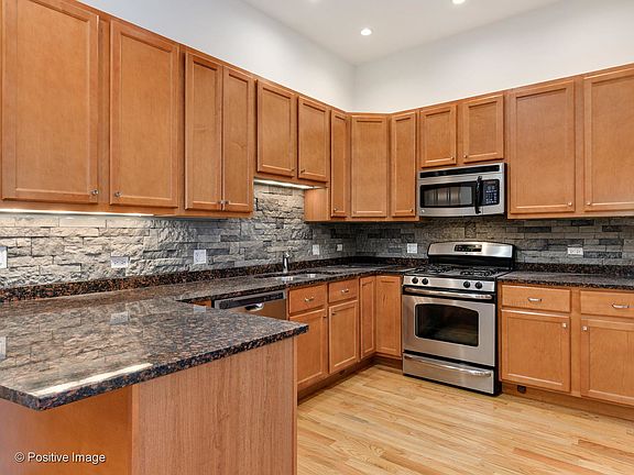 3rd image of 1064 N Milwaukee Ave #2E