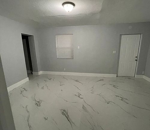 3rd image of 9429 Silverthorne Dr