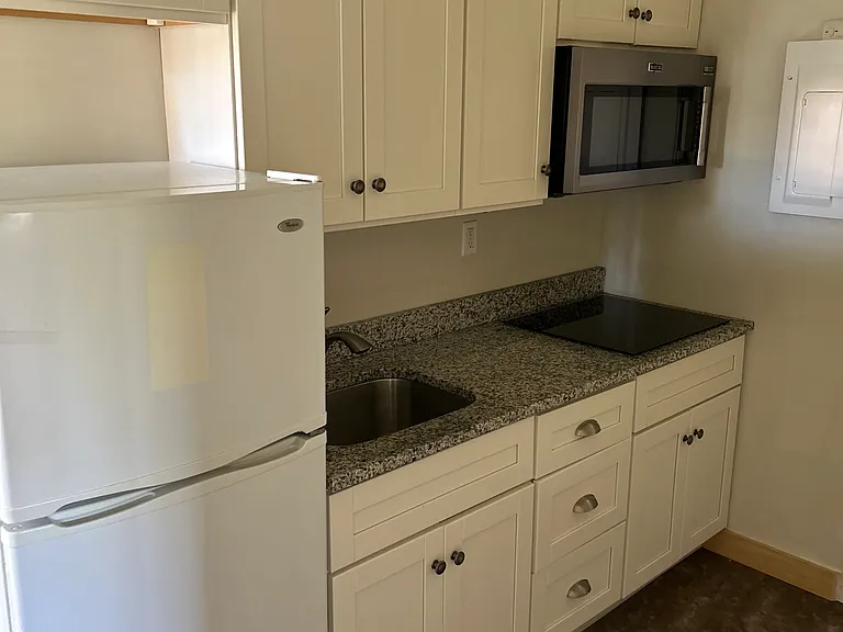 401 S Church St #5 — Photo 2