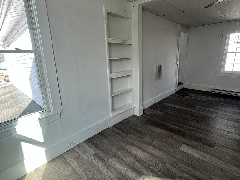 762 Broad St #UPPER A — Photo 7