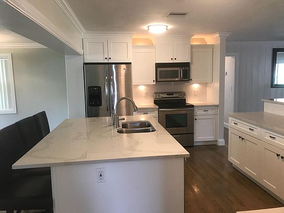 5th image of 6584 Massachusetts Dr