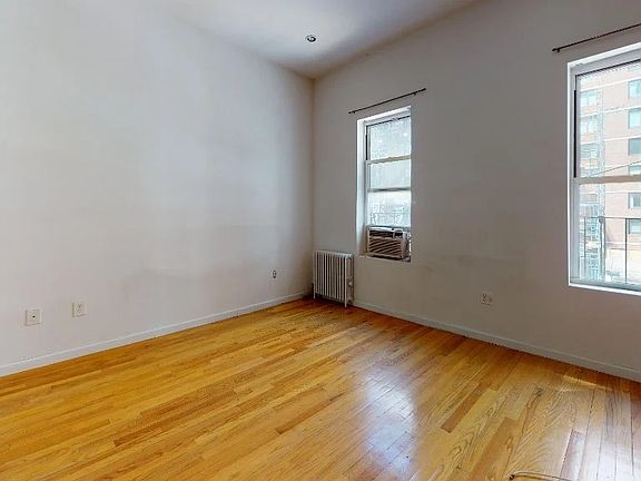 5th image of 1435 1st Ave APT 4RN