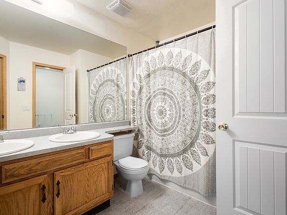 4th image of 3556 Queen Anne Way