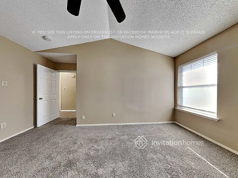 2060 Camelot Dr — Photo 8