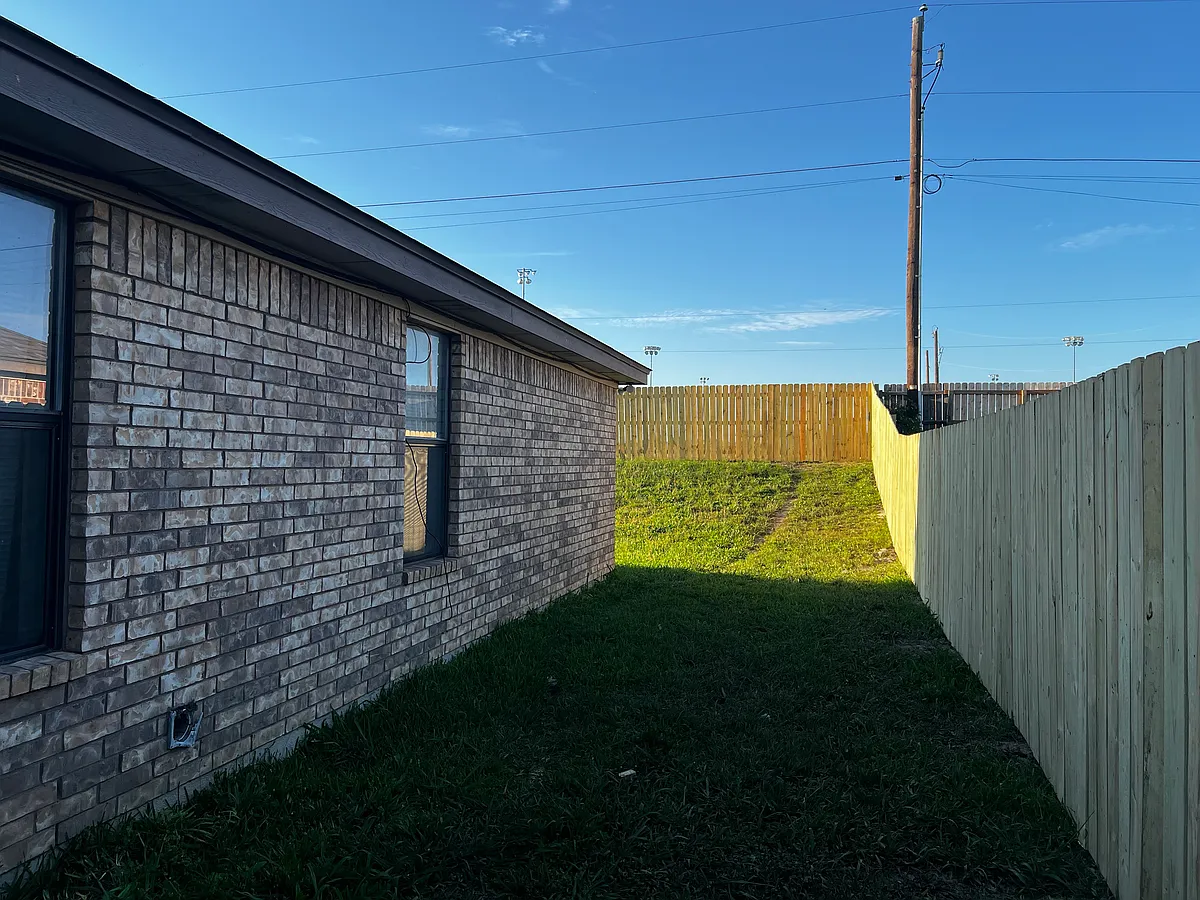 Building Photo - 1209 Nicholas Cir #B