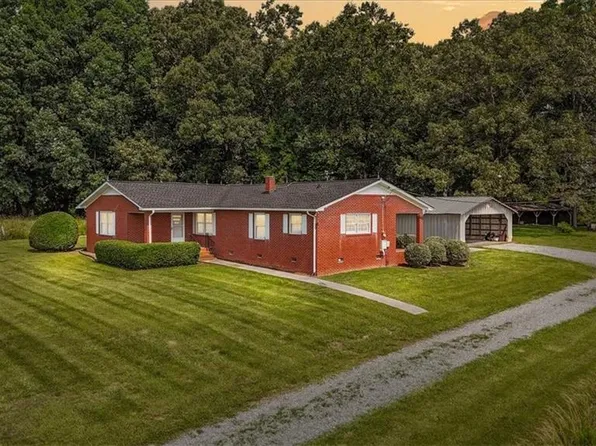 6277 Bennett Rd, Seagrove, NC 27341