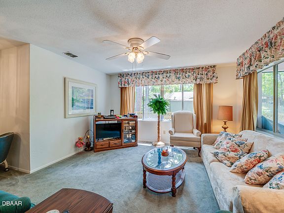 2nd image of 18 Summer Trees Rd
