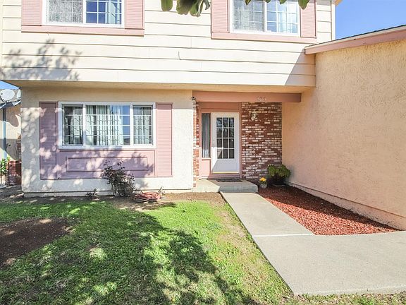 4th image of 526 E Wigeon Way