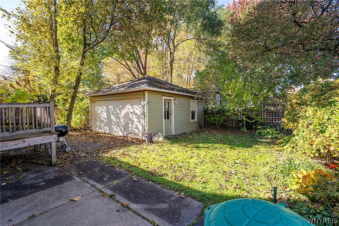 4 bed, 1.5 bath, 2323 sqft, $2,750 — Photo 4