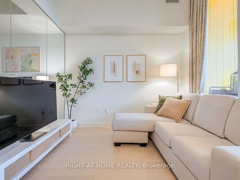 95 McMahon Dr #511 — Photo 4