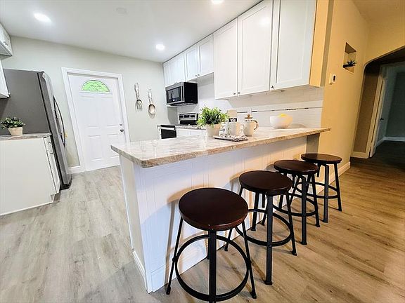 5th image of 5938 Mangrove St N