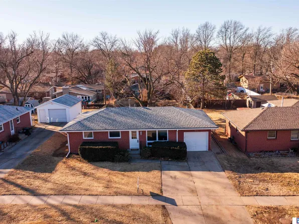 7611 Holdrege St, Lincoln, NE 68505