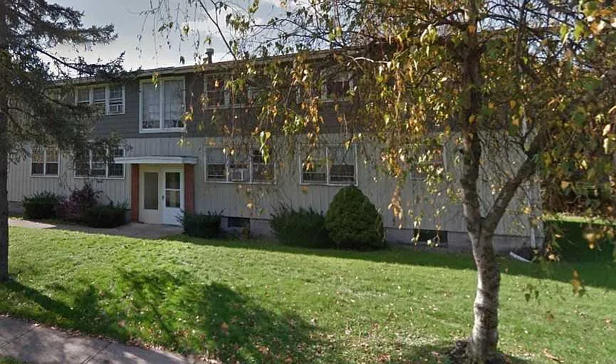 Belleview Townhouses and Apartments — Photo 3