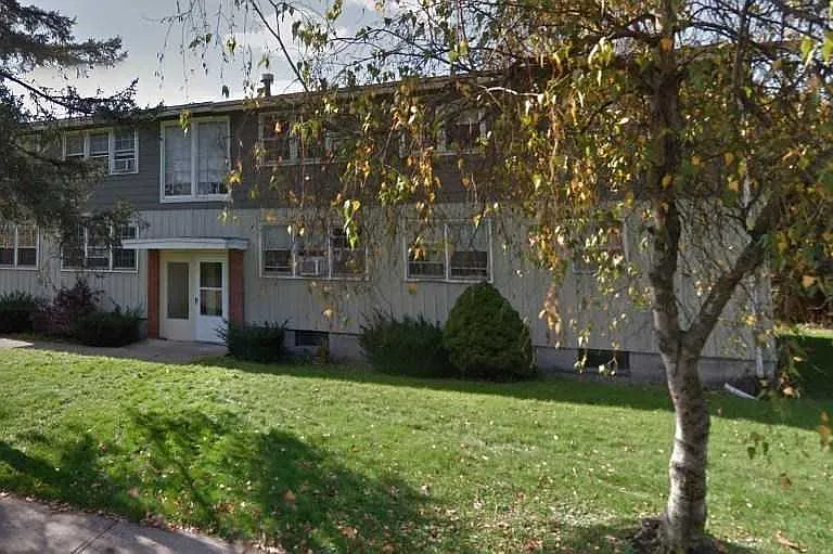 Belleview Townhouses and Apartments — Photo 3