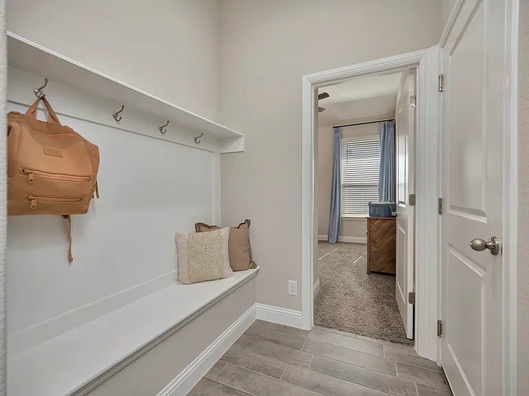2028 Windsor Dr — Photo 27