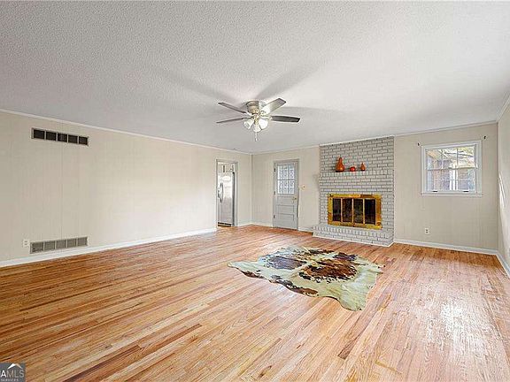 3rd image of 552 Duke Dr