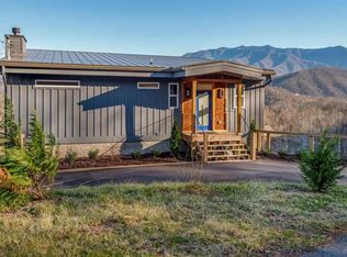 732 Beanstalk Rd, Gatlinburg, TN 37738
