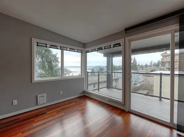 9933 NE 1st St APT 3, Bellevue, WA 98004