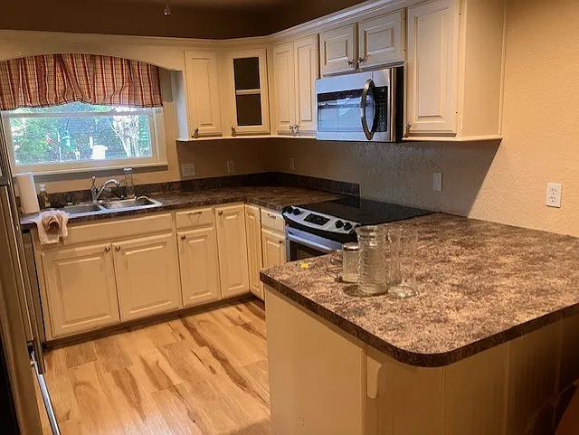 3 bed, 1.5 bath, 1769 sqft, $1,450 — Photo 3