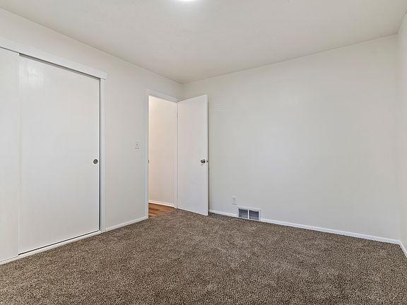 4th image of 291 E Garden Ave #1