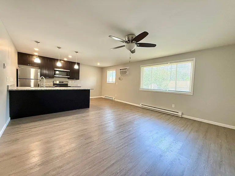 220 Oak Street — Photo 2