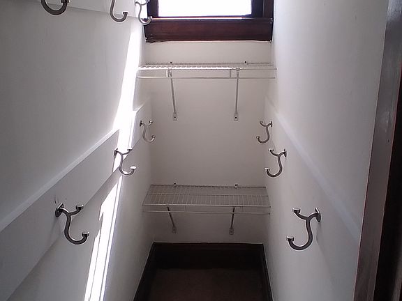 5th image of 7130 Clement Ave #Up