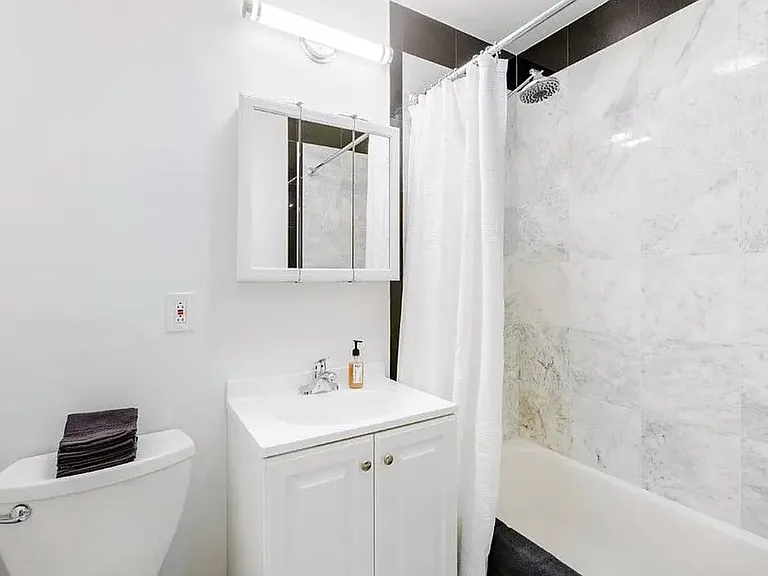 305 E 95th St #2K — Photo 4