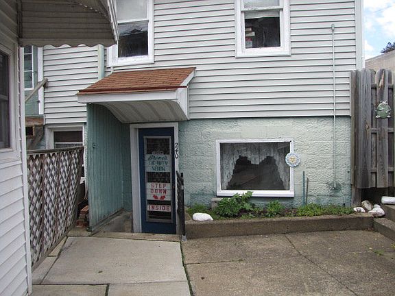 4th image of 242 W Main St