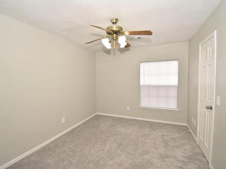 9007 Woodleigh Dr — Photo 13