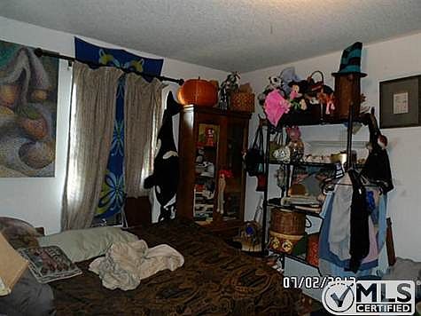 4th image of 209 Moor Ct