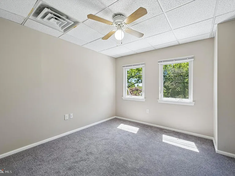 431 Iroquois St — Photo 12