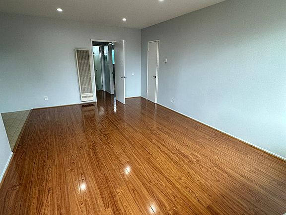 2nd image of 11315 Califa St APT 4