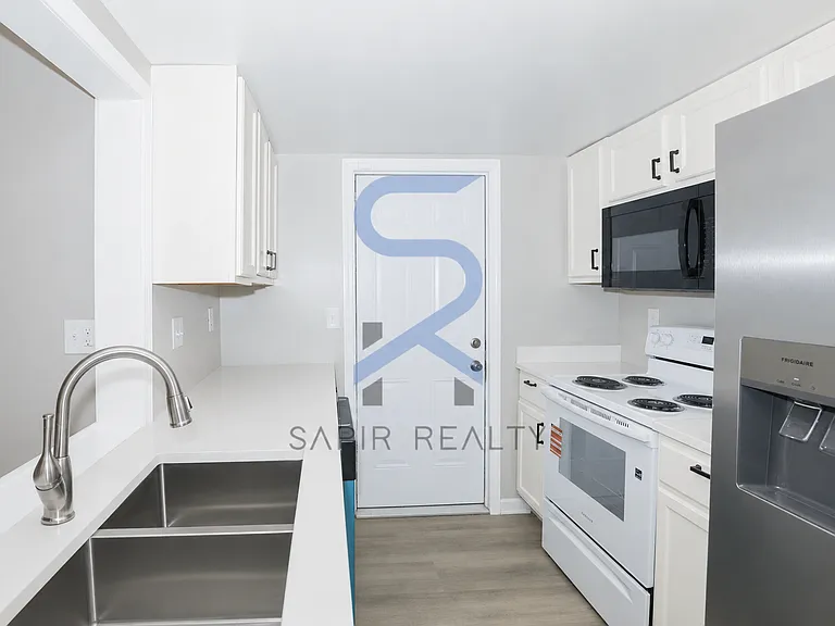 779 Edenton Ct — Photo 16